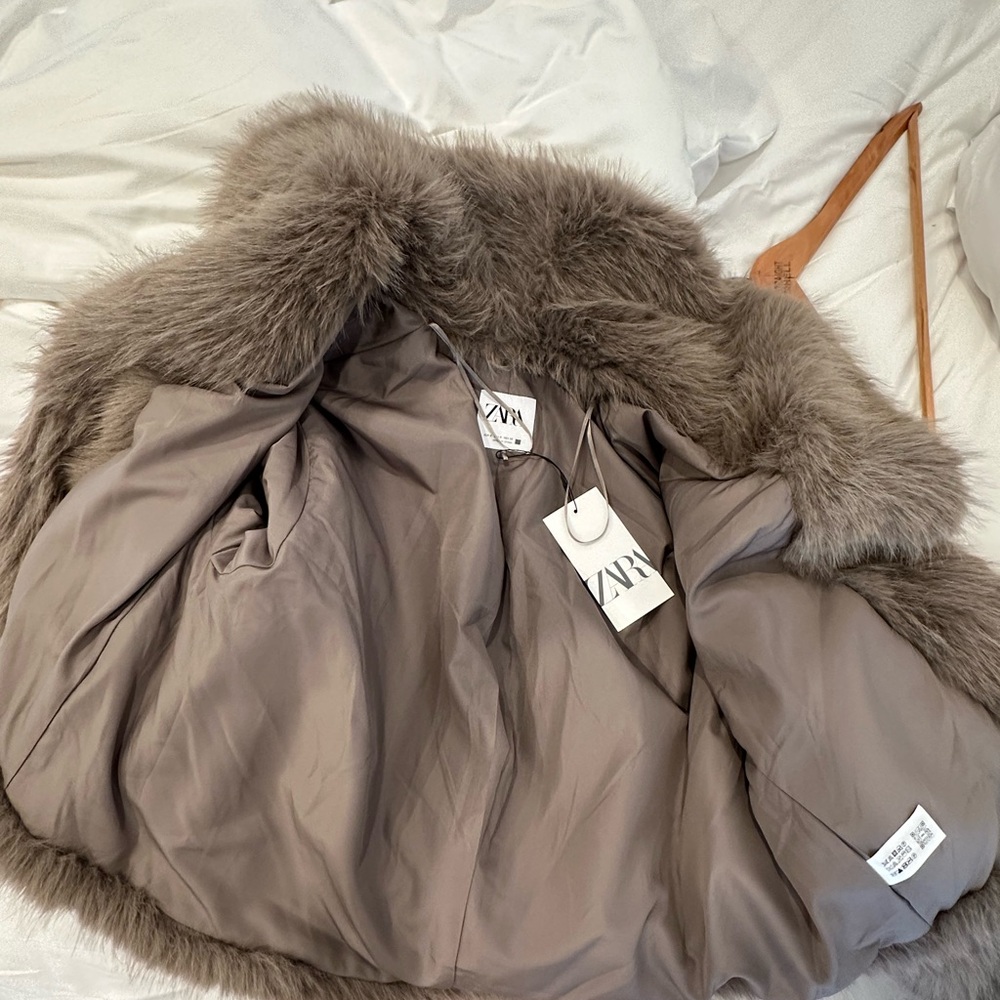 Zara Faux Fur Jacket in Taupe Size Small *NWT* Sold Out - Picture 6 of 16